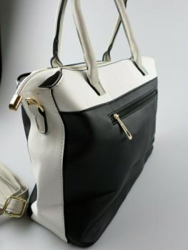 Nicole Brown: Schöne Handtasche mit Zierschloss